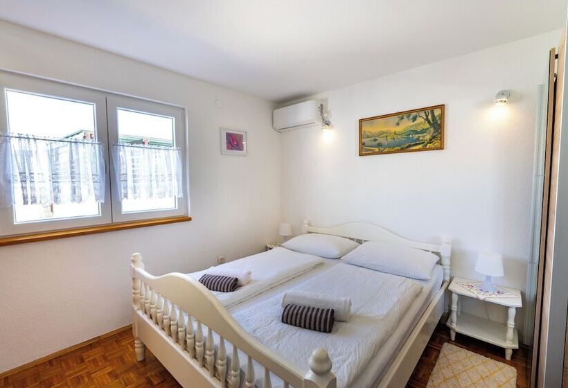 בית מלון כפרי Beach House Apartments Vodice