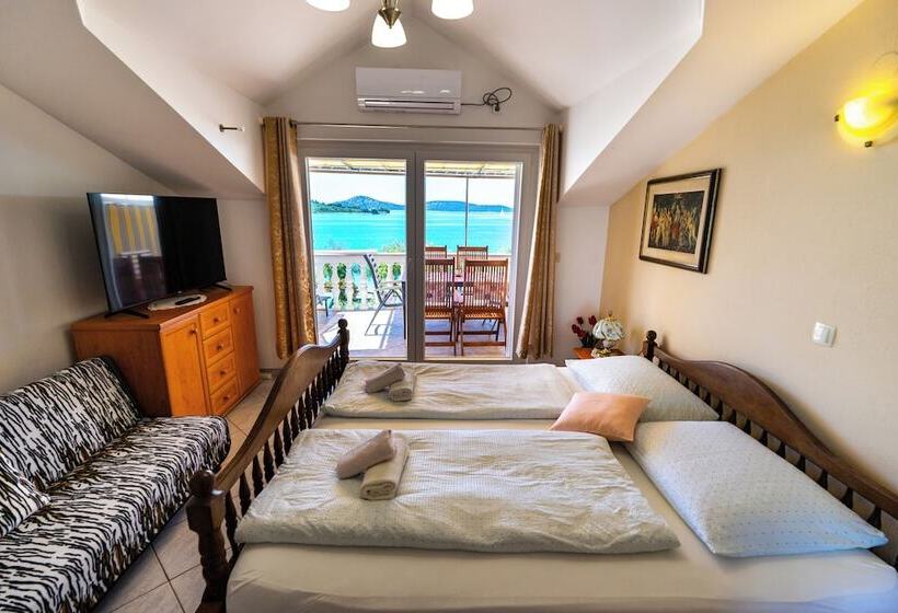 בית מלון כפרי Beach House Apartments Vodice