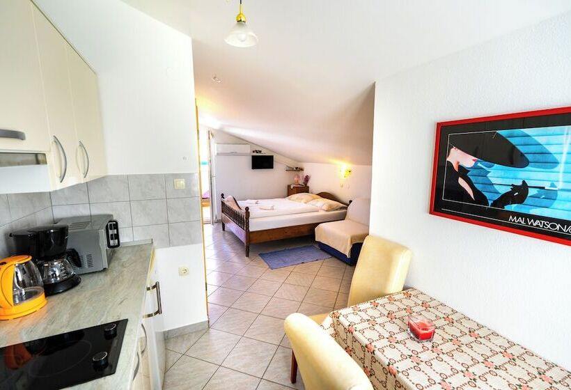 בית מלון כפרי Beach House Apartments Vodice