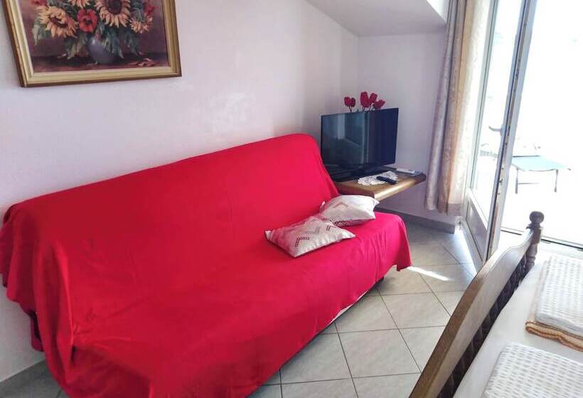 בית מלון כפרי Beach House Apartments Vodice