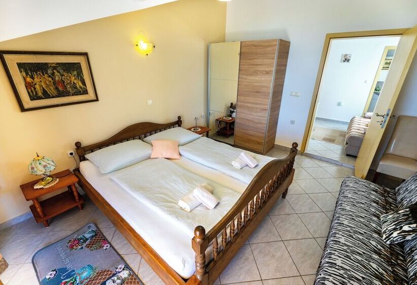 בית מלון כפרי Beach House Apartments Vodice