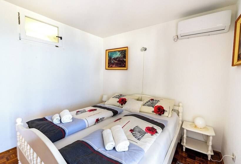 בית מלון כפרי Beach House Apartments Vodice