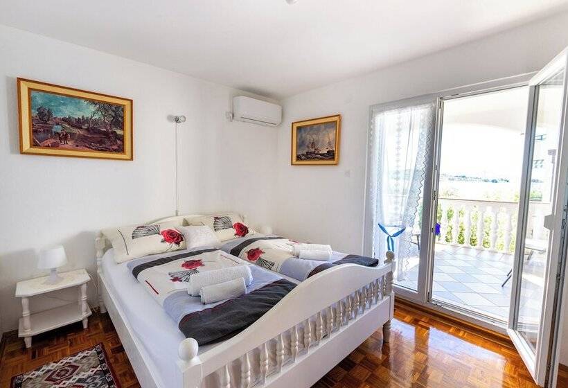 בית מלון כפרי Beach House Apartments Vodice