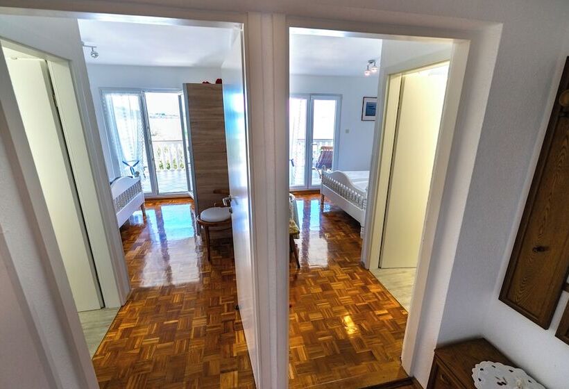 בית מלון כפרי Beach House Apartments Vodice