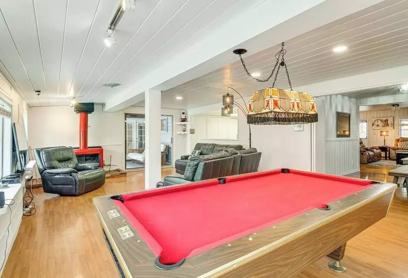 Deck + Pool Table: Pinetop Lakeside Nature Escape