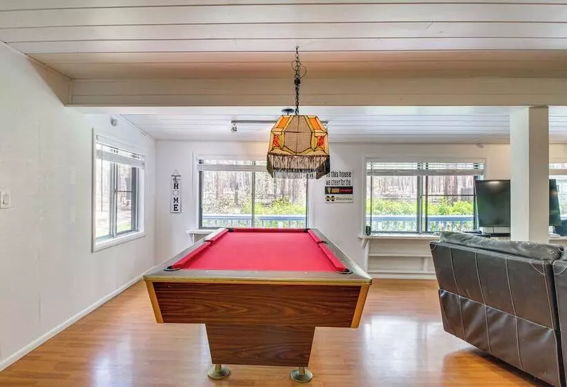 Deck + Pool Table: Pinetop Lakeside Nature Escape