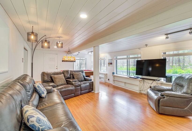 Deck + Pool Table: Pinetop Lakeside Nature Escape