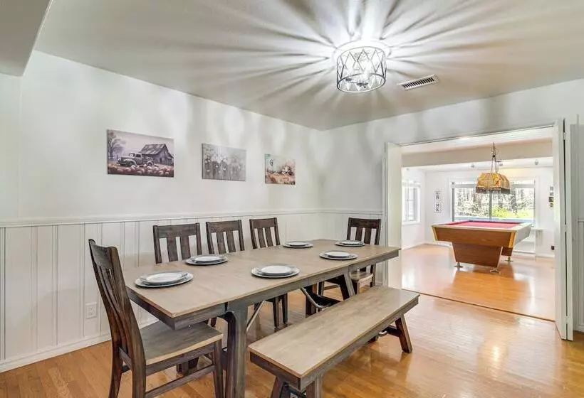 Deck + Pool Table: Pinetop Lakeside Nature Escape