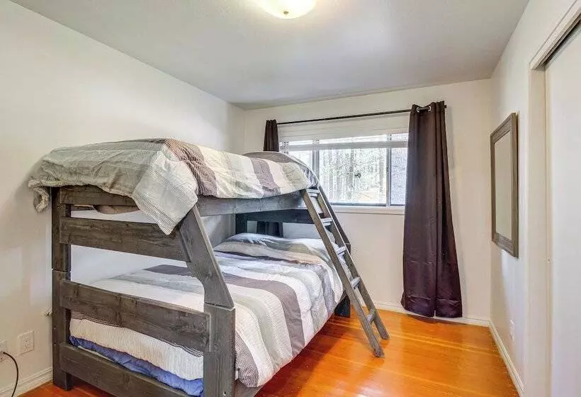 Deck + Pool Table: Pinetop Lakeside Nature Escape