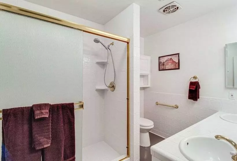 Deck + Pool Table: Pinetop Lakeside Nature Escape