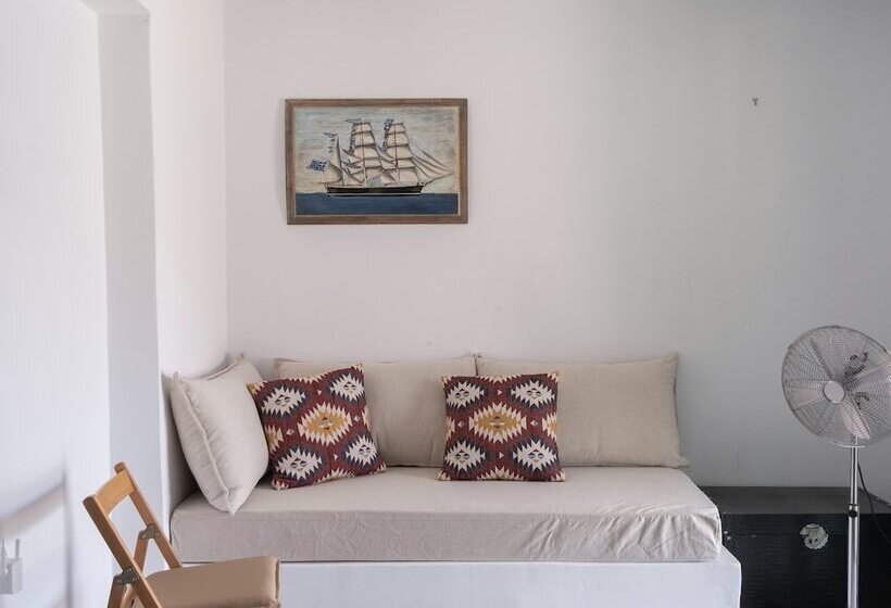 Kyon Beach Suites Kythnos