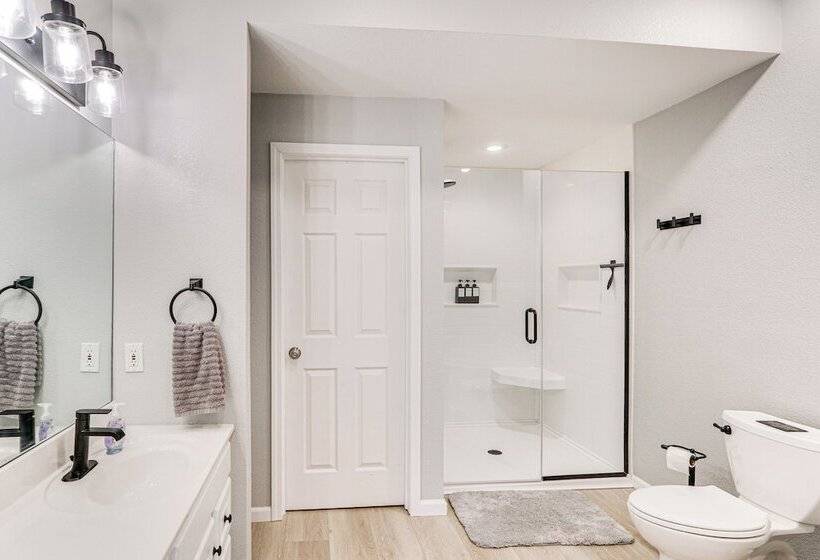 Views & Private Dock: Lake Of The Ozarks Retreat!