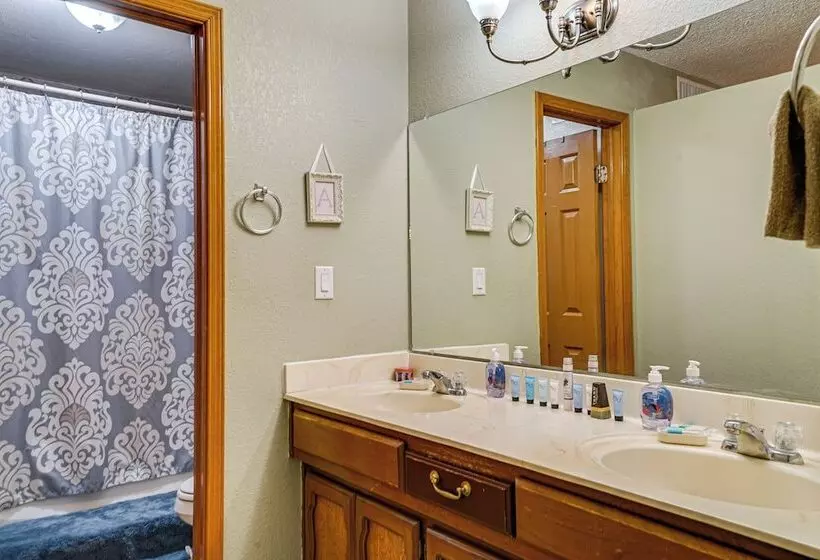 Pet Friendly El Paso Home ~ 9 Mi To Fort Bliss!