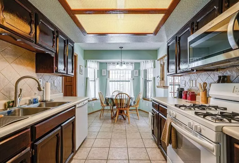 Pet Friendly El Paso Home ~ 9 Mi To Fort Bliss!