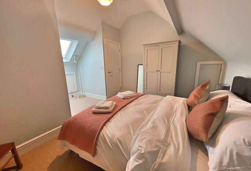 דירת נופש Charming 3 Bed Townhouse Near Llanddwyn Beach