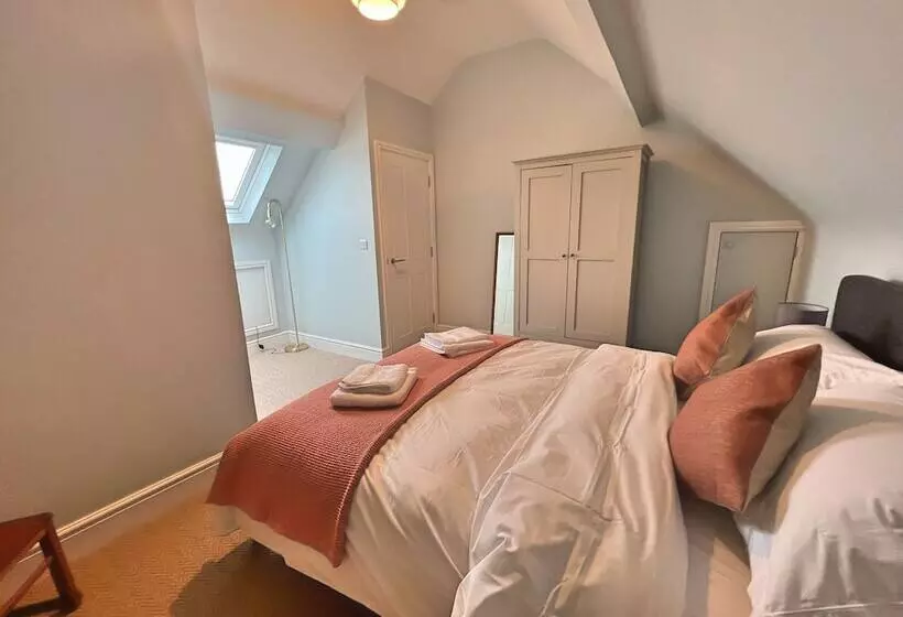 Residenssi Charming 3 Bed Townhouse Near Llanddwyn Beach