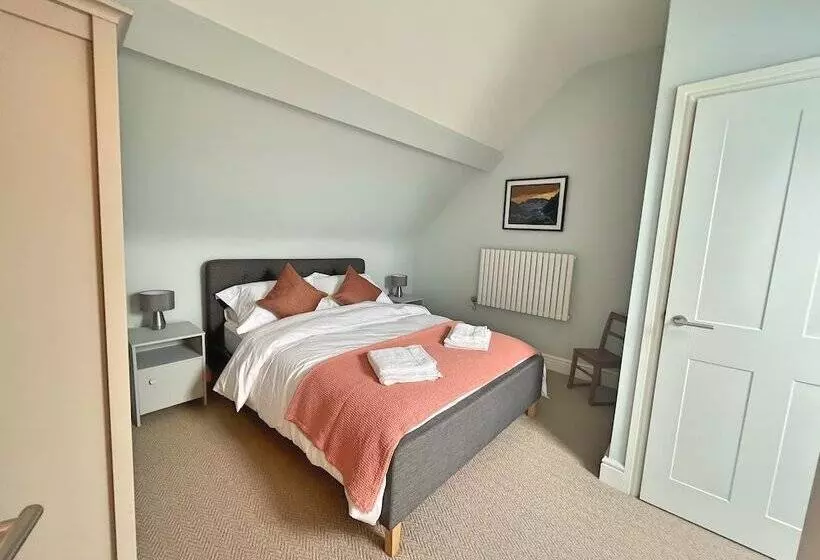 Residenssi Charming 3 Bed Townhouse Near Llanddwyn Beach