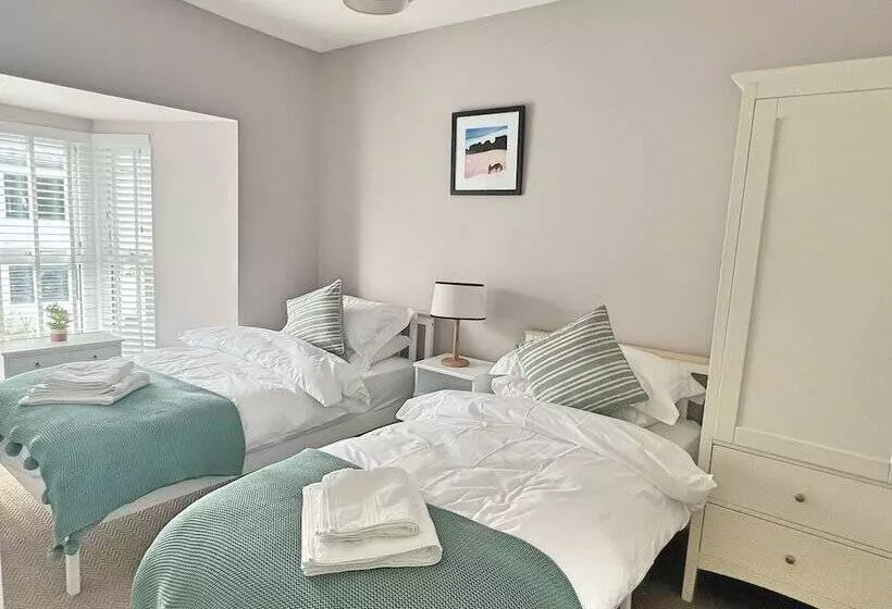 Residenssi Charming 3 Bed Townhouse Near Llanddwyn Beach