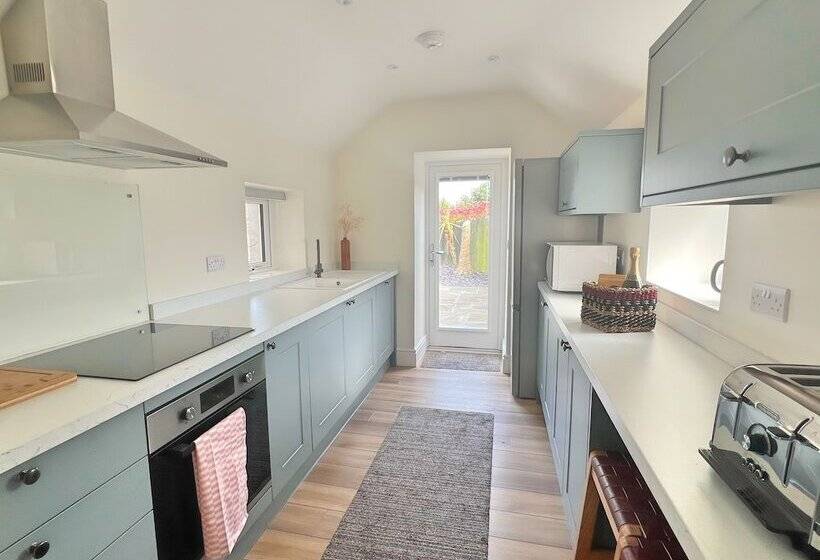 דירת נופש Charming 3 Bed Townhouse Near Llanddwyn Beach