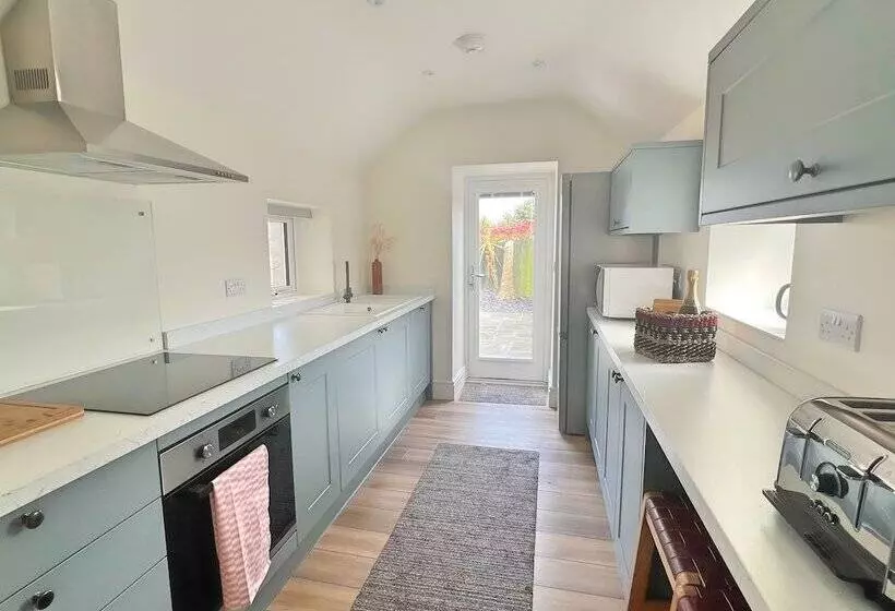 Residenssi Charming 3 Bed Townhouse Near Llanddwyn Beach