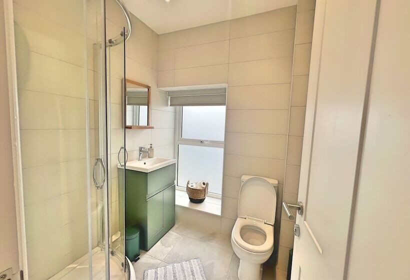 דירת נופש Charming 3 Bed Townhouse Near Llanddwyn Beach