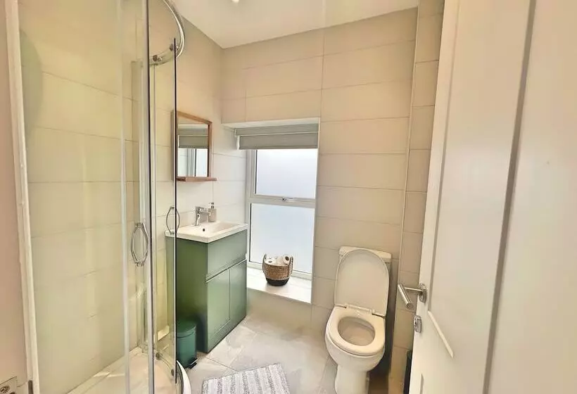 Residenssi Charming 3 Bed Townhouse Near Llanddwyn Beach