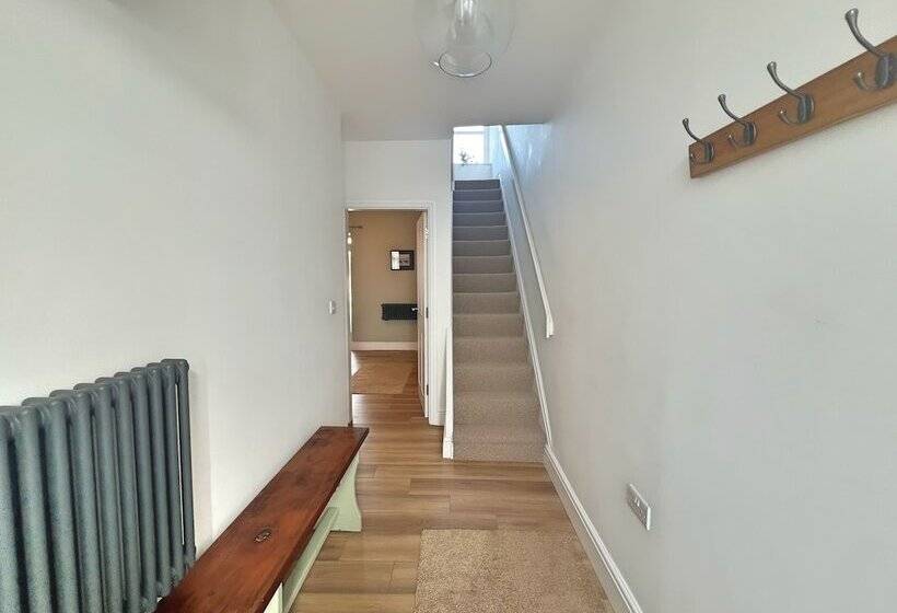 דירת נופש Charming 3 Bed Townhouse Near Llanddwyn Beach