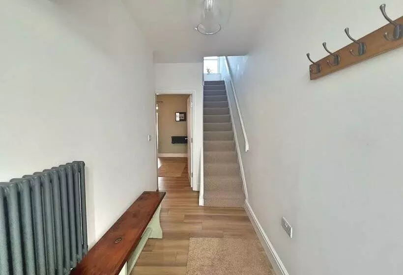 Residenssi Charming 3 Bed Townhouse Near Llanddwyn Beach