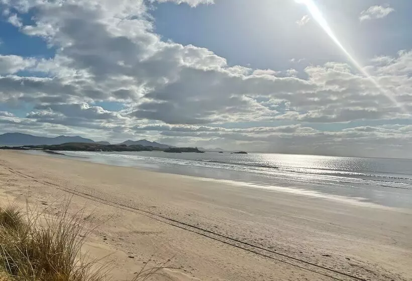 Residenssi Charming 3 Bed Townhouse Near Llanddwyn Beach