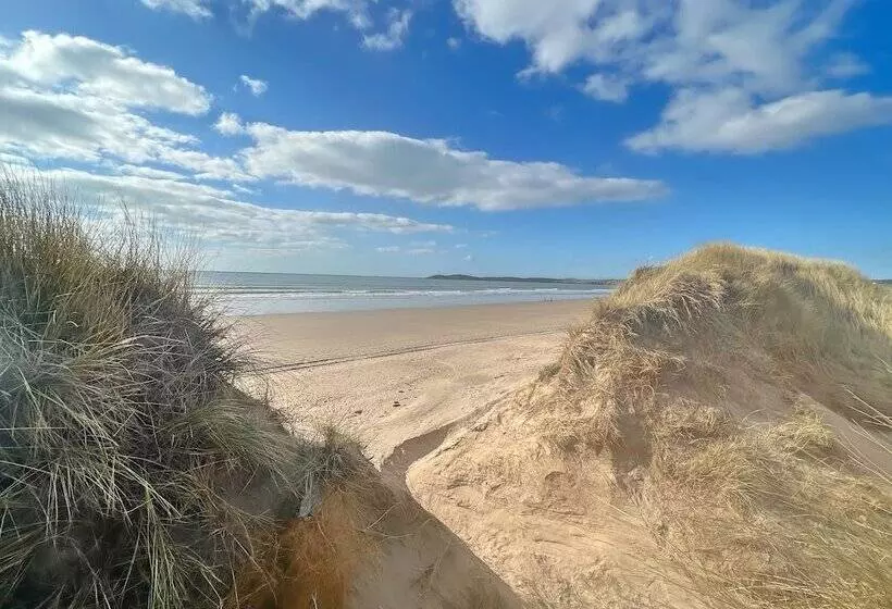 Residenssi Charming 3 Bed Townhouse Near Llanddwyn Beach