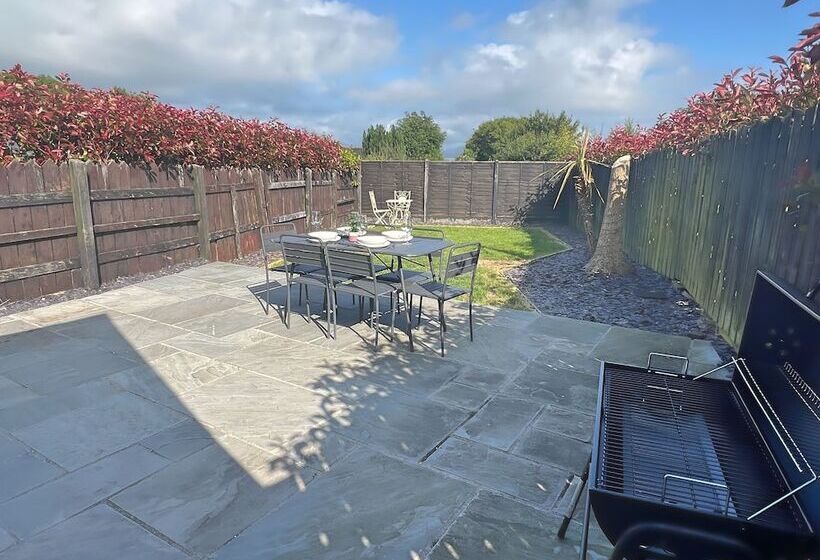 דירת נופש Charming 3 Bed Townhouse Near Llanddwyn Beach