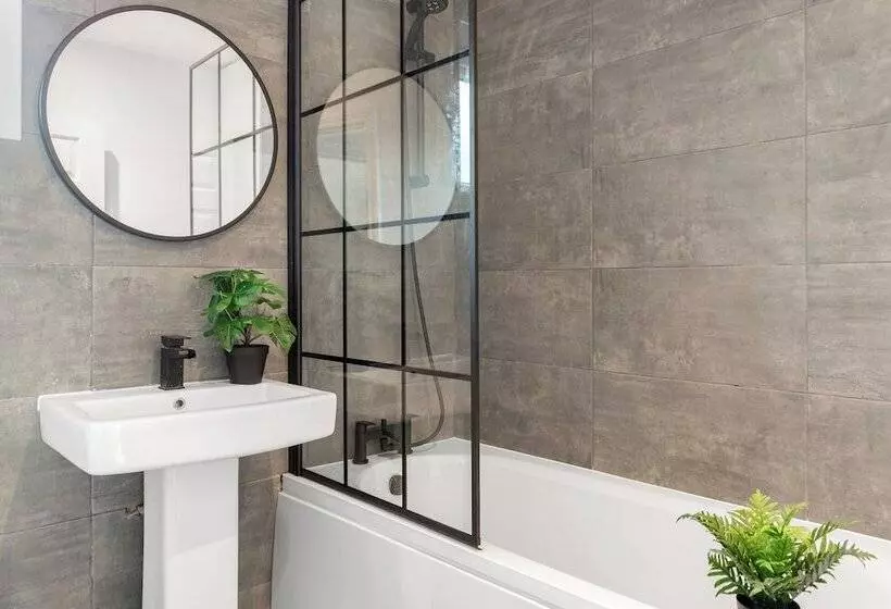 レジデンス Isimi Luxurious House 4 Bed In Alfreton Derby