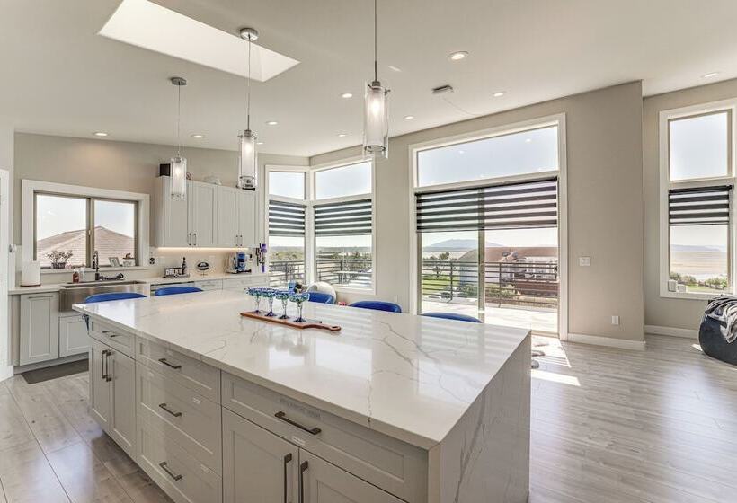 Sleek Ferndale Home W/ Ocean & Mountain Views!