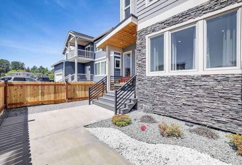 Sleek Ferndale Home W/ Ocean & Mountain Views!