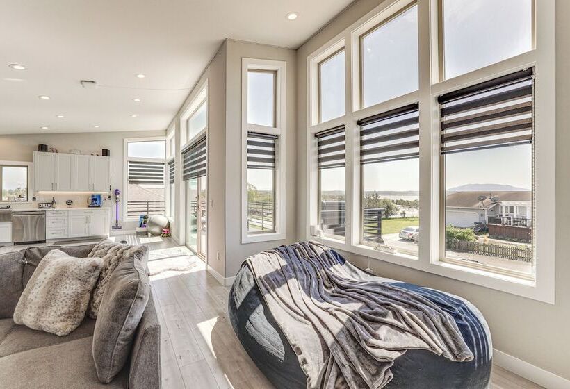 Sleek Ferndale Home W/ Ocean & Mountain Views!