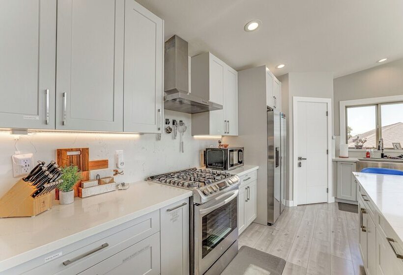 Sleek Ferndale Home W/ Ocean & Mountain Views!