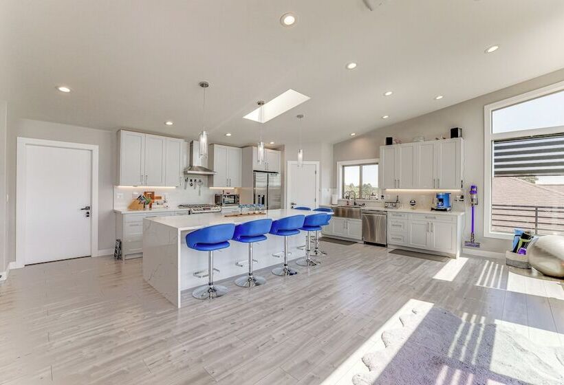 Sleek Ferndale Home W/ Ocean & Mountain Views!