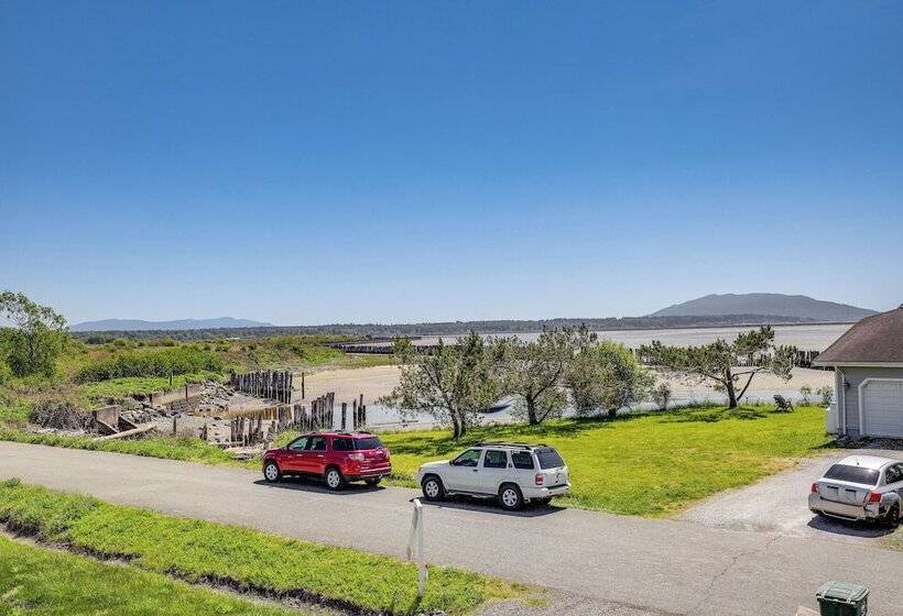 Sleek Ferndale Home W/ Ocean & Mountain Views!