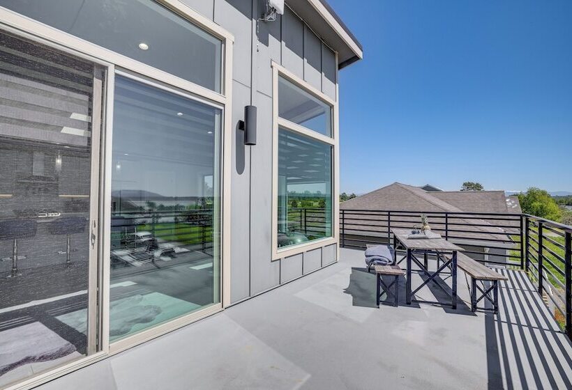 Sleek Ferndale Home W/ Ocean & Mountain Views!