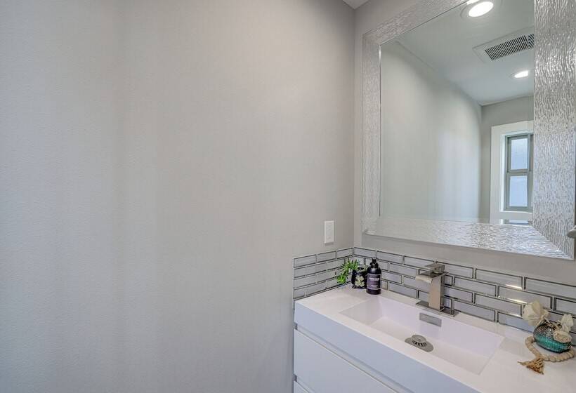 Sleek Ferndale Home W/ Ocean & Mountain Views!