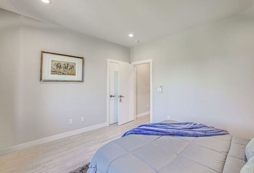 Sleek Ferndale Home W/ Ocean & Mountain Views!