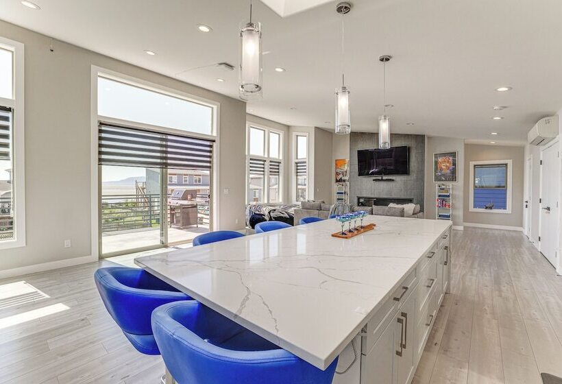 Sleek Ferndale Home W/ Ocean & Mountain Views!