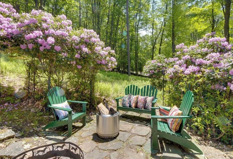 Terra Alta Vacation Rental: Walk To Alpine Lake!