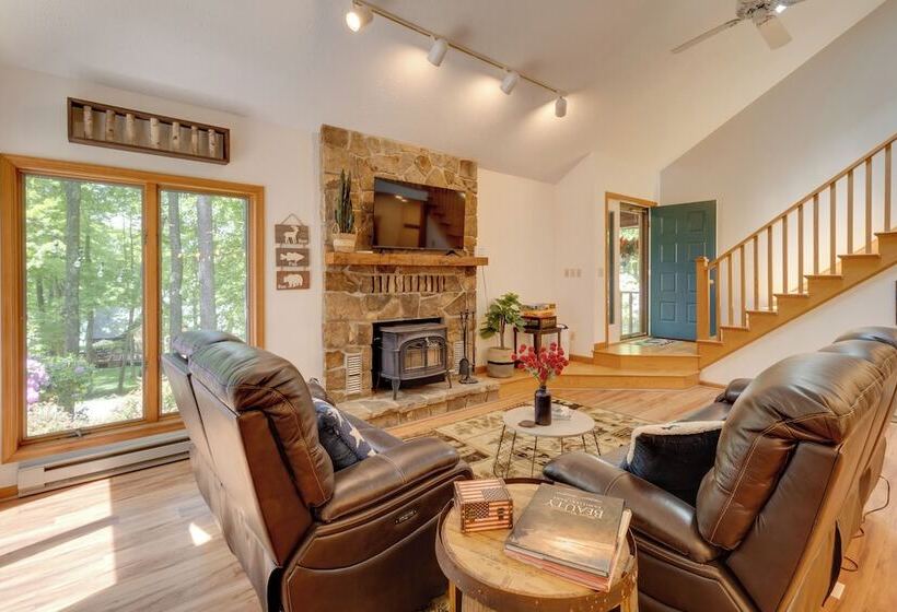 Terra Alta Vacation Rental: Walk To Alpine Lake!