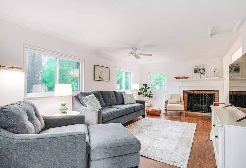 Thornville Home W/ Boat Dock: On The Lake!