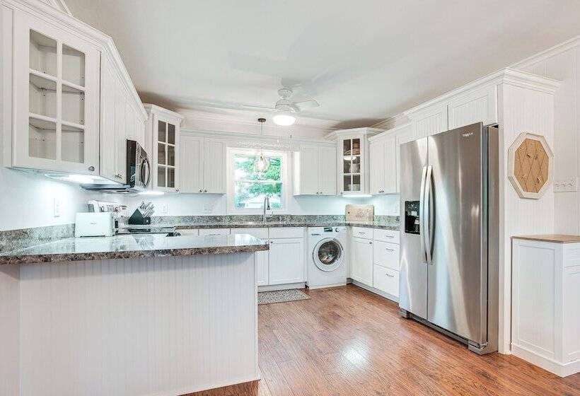 Thornville Home W/ Boat Dock: On The Lake!