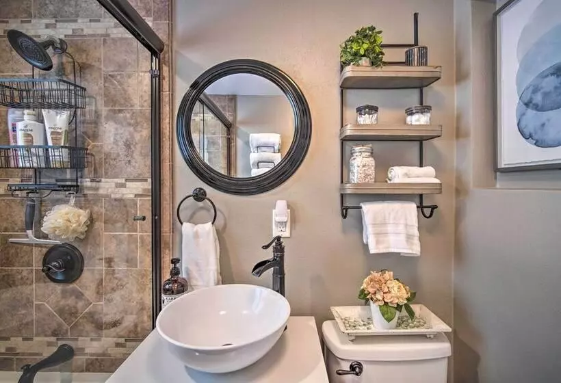 Tree Lined Twin Peaks Cottage W/ Custom Stream