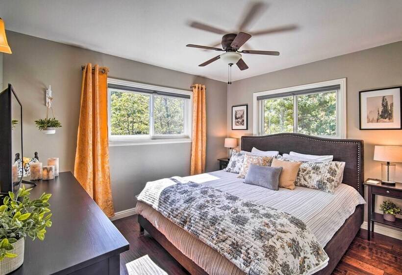 Tree Lined Twin Peaks Cottage W/ Custom Stream