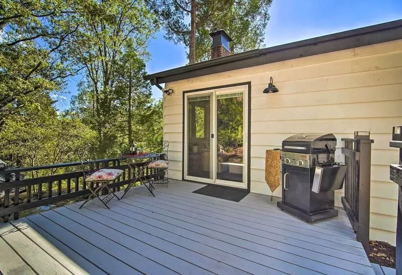 Tree Lined Twin Peaks Cottage W/ Custom Stream