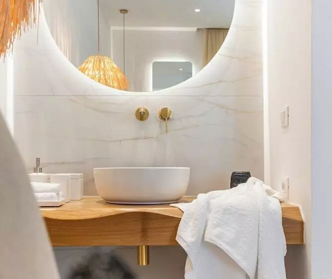 V Luxury Apartments Naxos